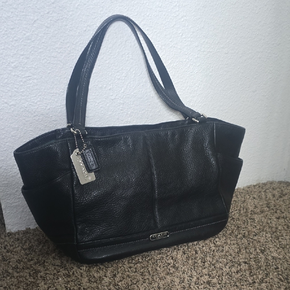 Coach Black Chelsea Pebbled Leather Tote W/ Silver Hardware & Hang Tags (EUC)🖤